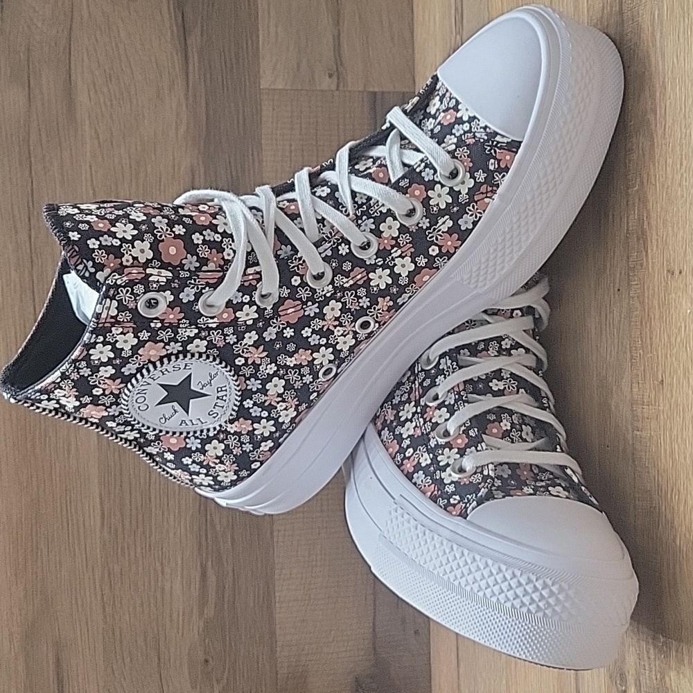 Converse Women's Floral High-Top Sneakers - Black and White Size 7.5 Womens. - Picture 5 of 14